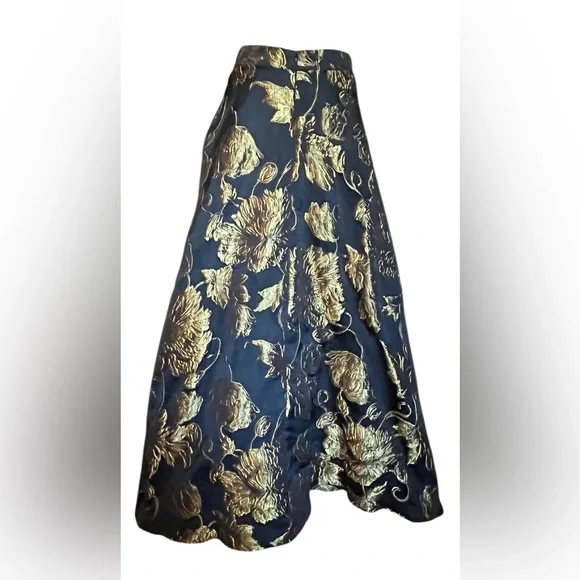 Gold metallic floral jacquard maxi skirt. Evening. Formal. A-silhouette, Lined 6 - Picture 7 of 12